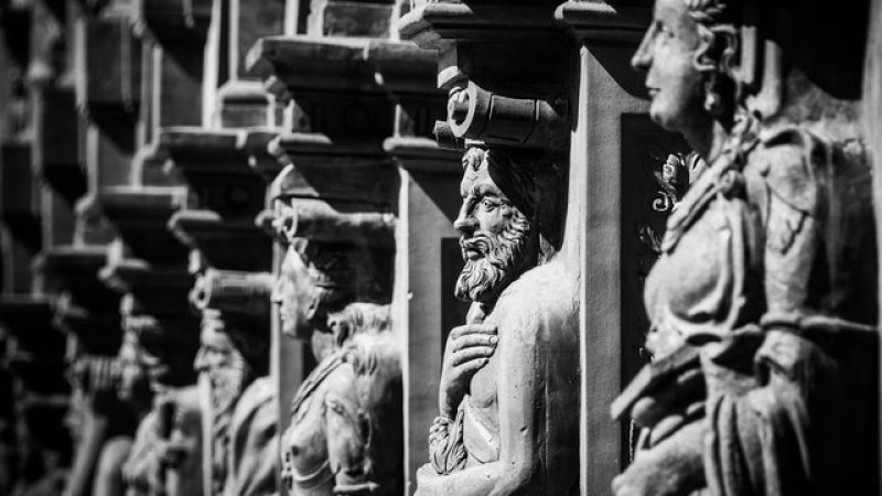 تاريخ څه ته وايې؟