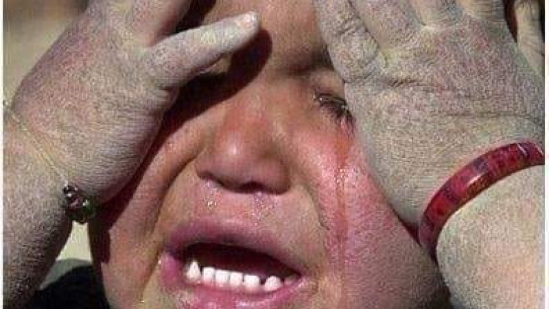 مور له حاله، د بې خبره ماشوم چیغې