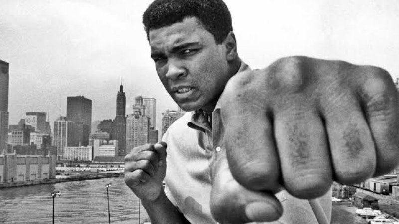 محمد علي کلي څوک و؟