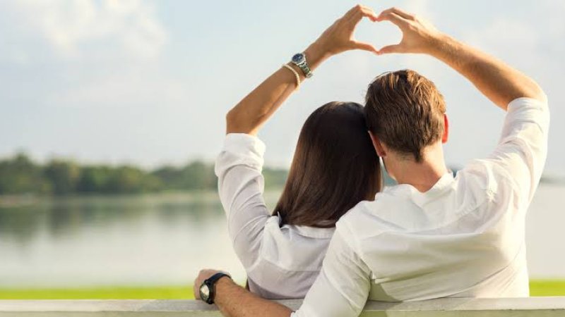 څنګه خپل عاشق یا معشوقې ته خپله مینه څرګنده کړو؟