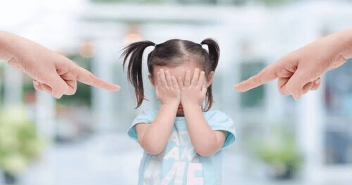 هغه دروغ چې مور او پلار یې باید اولاد ته ونه وایي